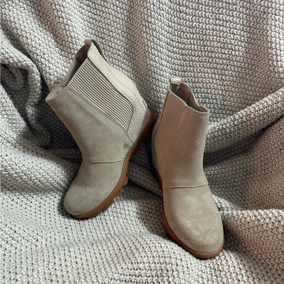 Sorel Women's Joan of Arctic Wedge II Chelsea Bootie Khaki II - Size 6, Like New - Picture 1 of 6